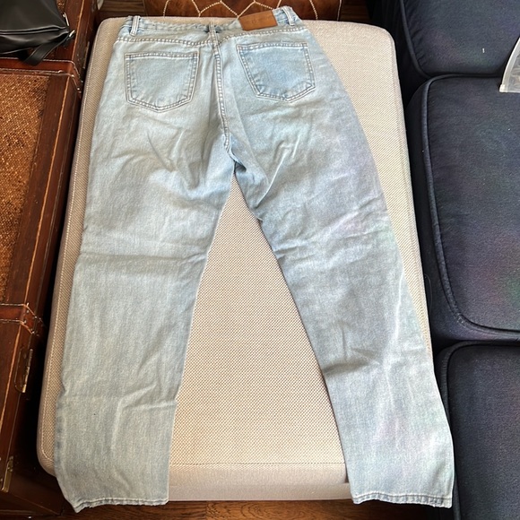 MISSGUIDED HIGH RISE MOM JEANS - Picture 3 of 4